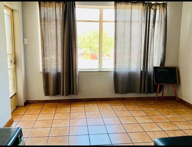 2 BEDROOM FLAT FOR SALE IN VANDERBIJLPARK CE 1